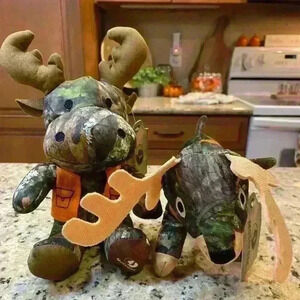 MOSSY OAK Camouflage Moose & Deer Duo
NWT